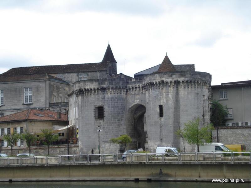 Russian tour with guide in Cognac, Russian or English speaking guide in Medoc